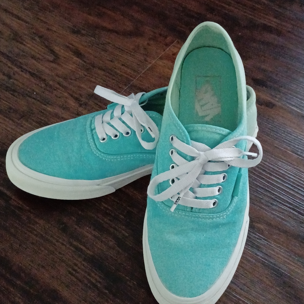 VANS women's style shoes